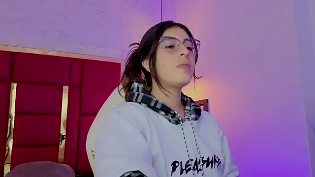 moon winy online show from April 2026 11:23:01 AM