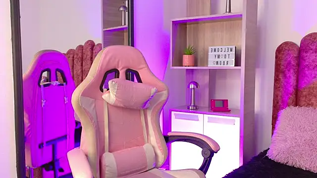 Lullaby Charade online show from December 2025 08:17:01 PM