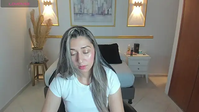 karlyy  online show from December 2025 07:09:01 PM