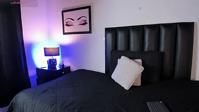 MelanieKimm online show from November 2025 06:19:01 PM