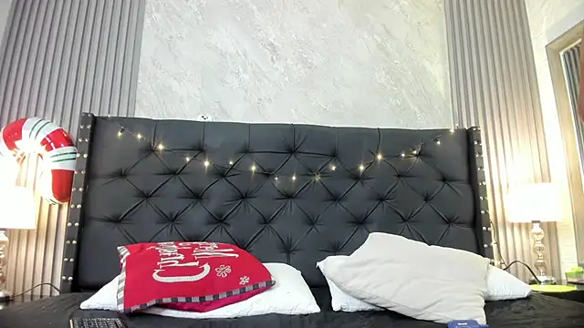 camila  bouzas online show from December 2025 07:10:02 PM