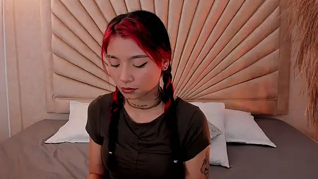 Emma duff online show from November 2025 01:21:02 PM