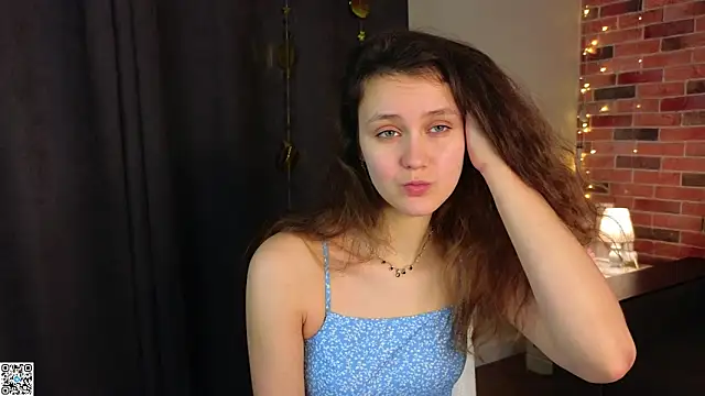 Snapshot of FoxFever chatting on February 2026 06:21:02 AM FoxFever online show from February 2026 06:21:02 AM