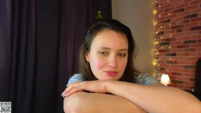 Snapshot of FoxFever chatting on February 2026 05:08:02 AM FoxFever online show from February 2026 05:08:02 AM