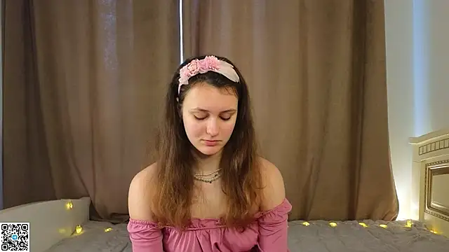 Snapshot of FoxFever chatting on February 2026 05:18:02 AM FoxFever online show from February 2026 05:18:02 AM