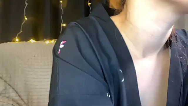 Snapshot of Veksal1a chatting on November 2025 04:56:02 AM Veksal1a online show from November 2025 04:56:02 AM