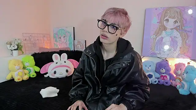 Strawberry Kitty  online show from December 2025 04:19:02 AM