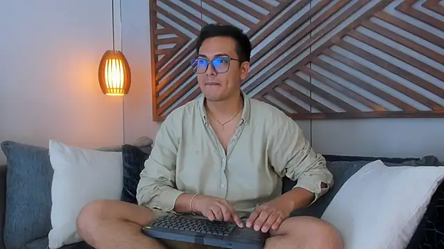 JohnBelRose online show from October 2025 08:05:01 PM