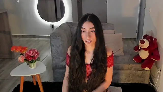 Snapshot of BritanyLnx chatting on April 2026 12:05:01 AM BritanyLnx online show from April 2026 12:05:01 AM