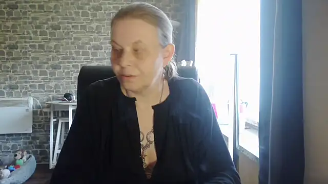 Diamond Bite online show from November 2025 10:17:01 AM