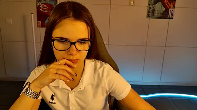 May Bloom online show from October 2025 09:10:01 AM