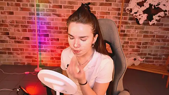 May Bloom online show from March 2026 04:11:01 PM