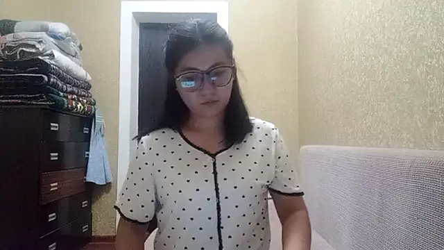 LinneaHyles online show from November 2025 01:17:02 PM