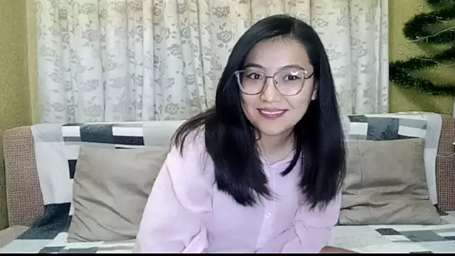 LinneaHyles online show from December 2025 01:07:01 PM