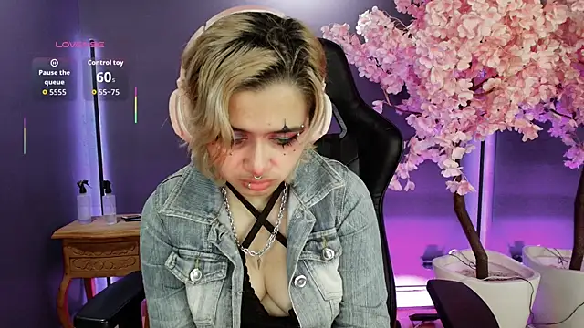 Navier   online show from November 2025 07:58:01 PM