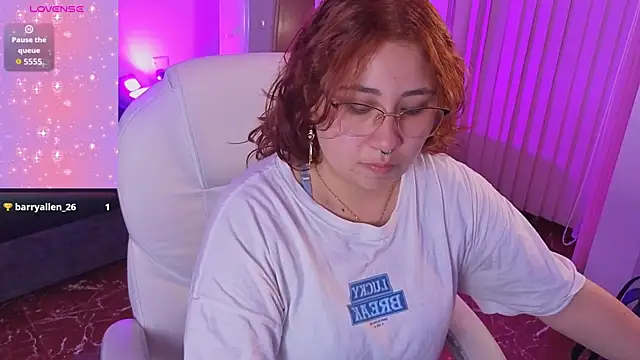 Snapshot of littlee_red chatting on April 2026 08:48:02 PM littlee red online show from April 2026 08:48:02 PM