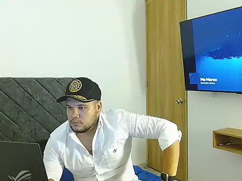 Rafael14  online show from October 2025 10:43:02 PM
