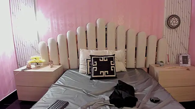 Isabella Marsh online show from November 2025 12:04:02 PM