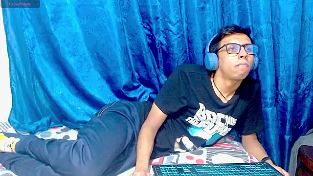 DavTwink3100 online show from February 2026 02:04:01 AM