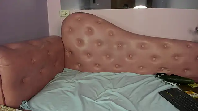 Emiliano Reyes online show from November 2025 04:12:01 AM