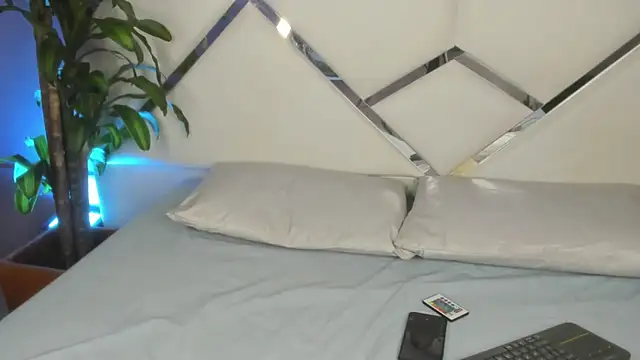 Emiliano Reyes online show from November 2025 04:23:02 AM