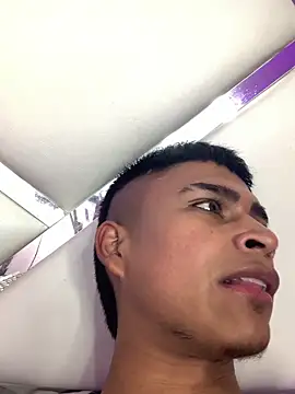 Emiliano Reyes online show from November 2025 06:57:01 AM