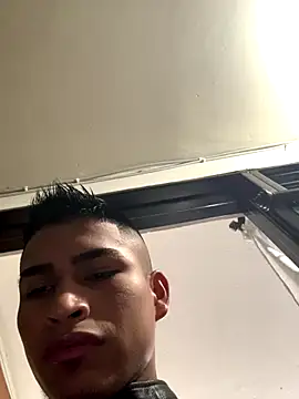 Emiliano Reyes online show from November 2025 02:04:02 AM