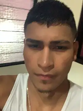 Snapshot of Emiliano_Reyes chatting on April 2026 04:46:02 AM Emiliano Reyes online show from April 2026 04:46:02 AM