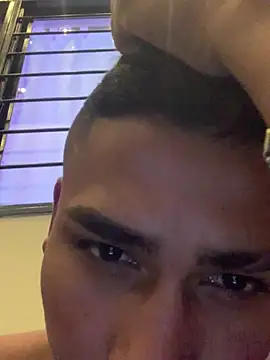 Snapshot of Emiliano_Reyes chatting on May 2026 05:59:02 AM Emiliano Reyes online show from May 2026 05:59:02 AM
