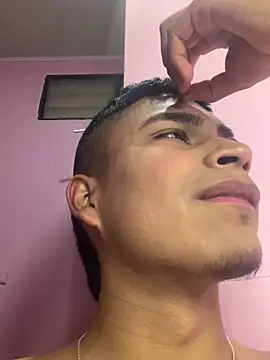 Snapshot of Emiliano_Reyes chatting on May 2026 02:06:01 AM Emiliano Reyes online show from May 2026 02:06:01 AM