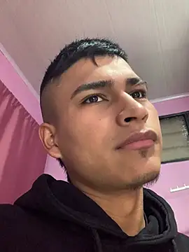 Snapshot of Emiliano_Reyes chatting on May 2026 12:41:01 AM Emiliano Reyes online show from May 2026 12:41:01 AM