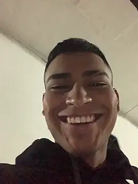 Snapshot of Emiliano_Reyes chatting on May 2026 02:52:01 AM Emiliano Reyes online show from May 2026 02:52:01 AM