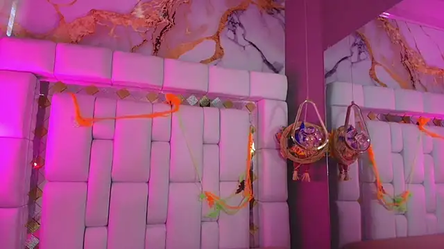 sara lane  online show from October 2025 09:49:01 PM