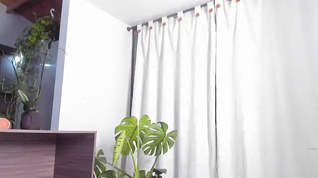 Snapshot of valeriahornier chatting on May 2026 11:43:02 PM valeriahornier online show from May 2026 11:43:02 PM