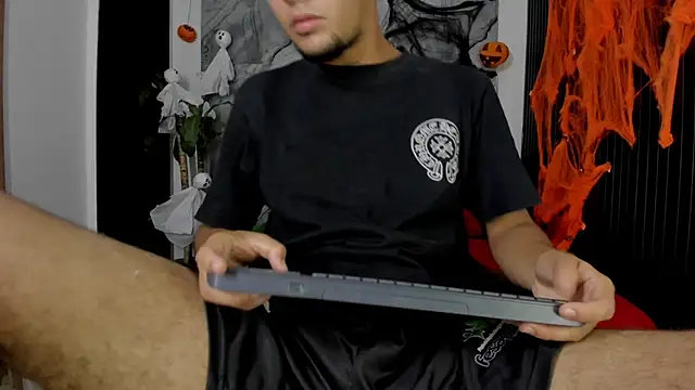 Alan-Smith1 online show from October 2025 07:47:02 PM