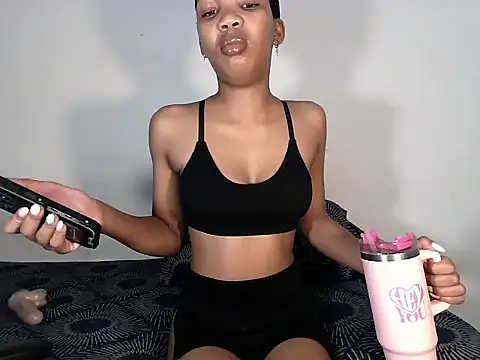 MinnieBee101 online show from November 2025 10:37:01 AM