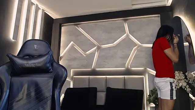 ArohomLester online show from December 2025 12:36:02 PM