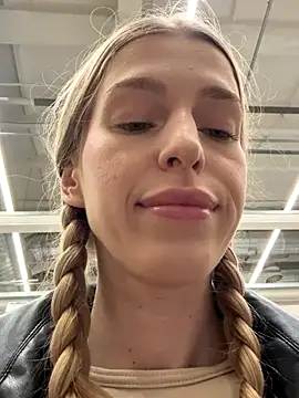 kira mia online show from December 2025 03:39:01 PM