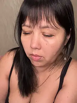 Snapshot of Love__Mom chatting on November 2025 03:45:01 PM Love Mom online show from November 2025 03:45:01 PM