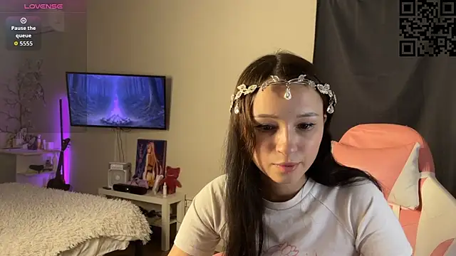 ella simons online show from November 2025 01:48:01 AM