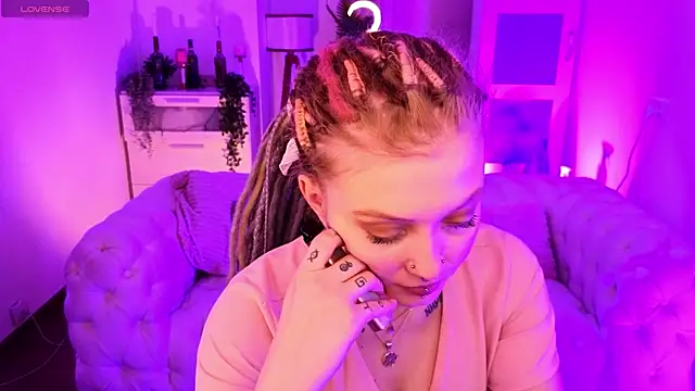 Kiki shay online show from November 2025 01:33:02 PM