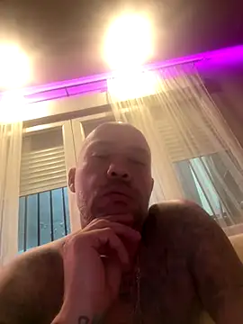 Snapshot of gitanoMad chatting on November 2025 11:48:02 PM gitanoMad online show from November 2025 11:48:02 PM