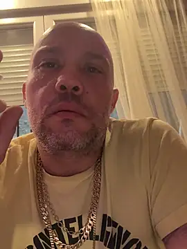 Snapshot of gitanoMad chatting on February 2026 01:21:02 AM gitanoMad online show from February 2026 01:21:02 AM