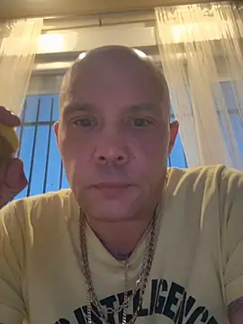 Snapshot of gitanoMad chatting on February 2026 05:19:02 PM gitanoMad online show from February 2026 05:19:02 PM