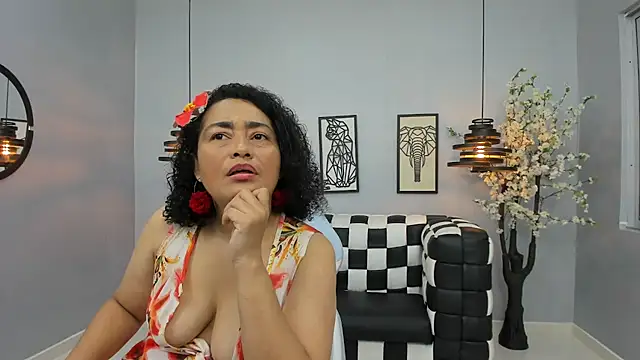Snapshot of Bianca_Millf chatting on May 2026 03:46:02 AM Bianca Millf online show from May 2026 03:46:02 AM