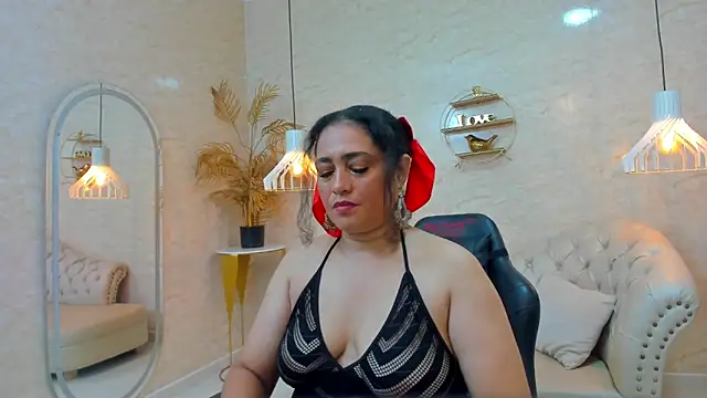 Snapshot of Bianca_Millf chatting on May 2026 04:09:02 AM Bianca Millf online show from May 2026 04:09:02 AM