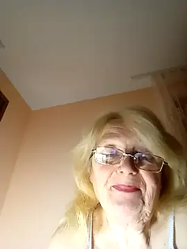 AmyLove353 online show from November 2025 09:25:01 PM