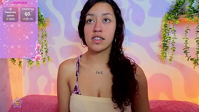Snapshot of mia_scarlett7 chatting on June 2026 01:04:02 PM mia scarlett7 online show from June 2026 01:04:02 PM