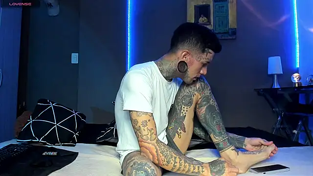 cleoo jhonny online show from March 2026 04:07:02 AM