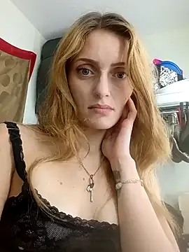 Tessietee online show from April 2026 07:05:02 PM